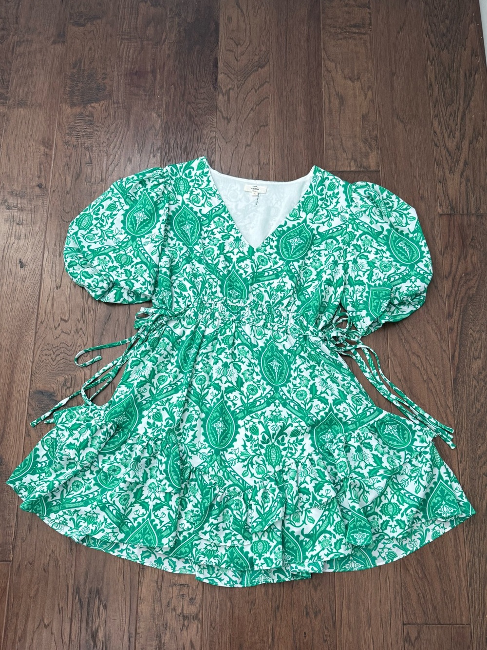 Women’s Entro Green Paisley Print Dress with Puff Sleeves size large
